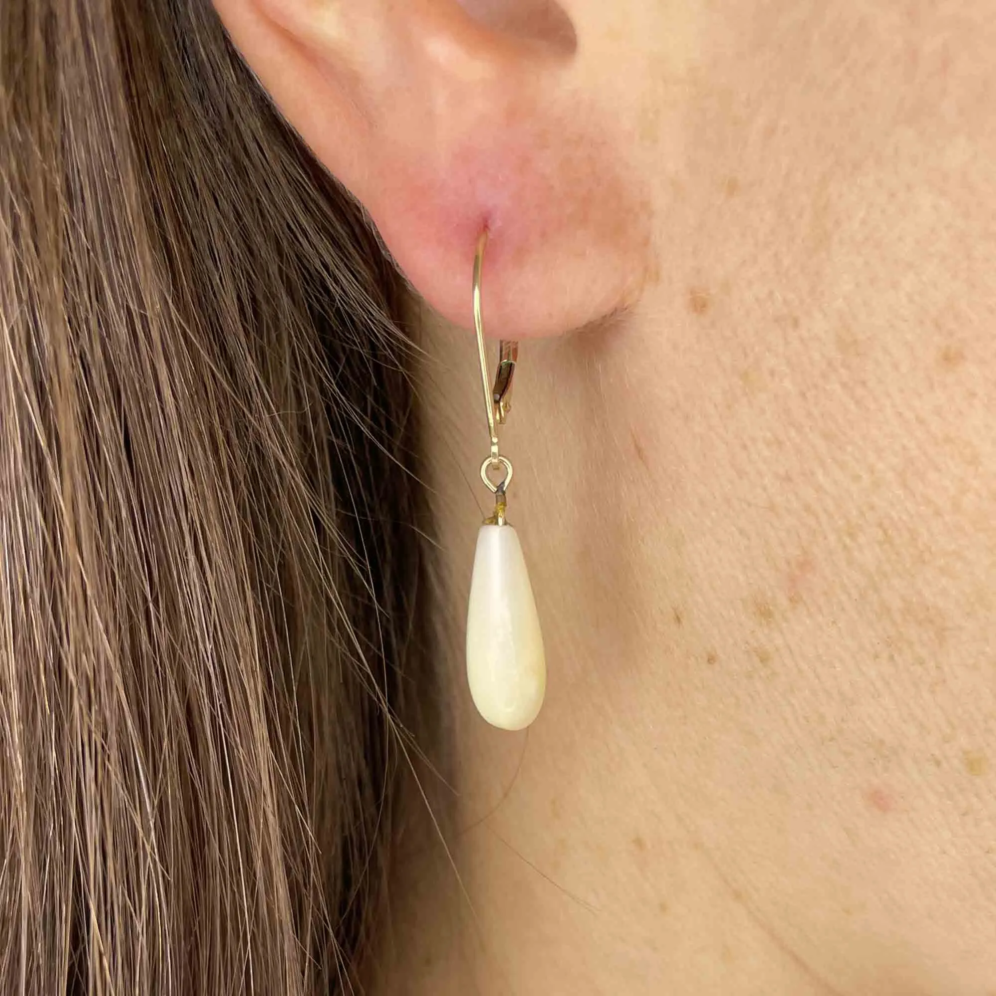 Vintage 14K Gold Mother of Pearl Drop Earrings